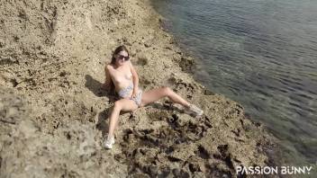 Super sexy fit girl play with tight shaved pussy near ocean until emotional orgasm - PassionBunny